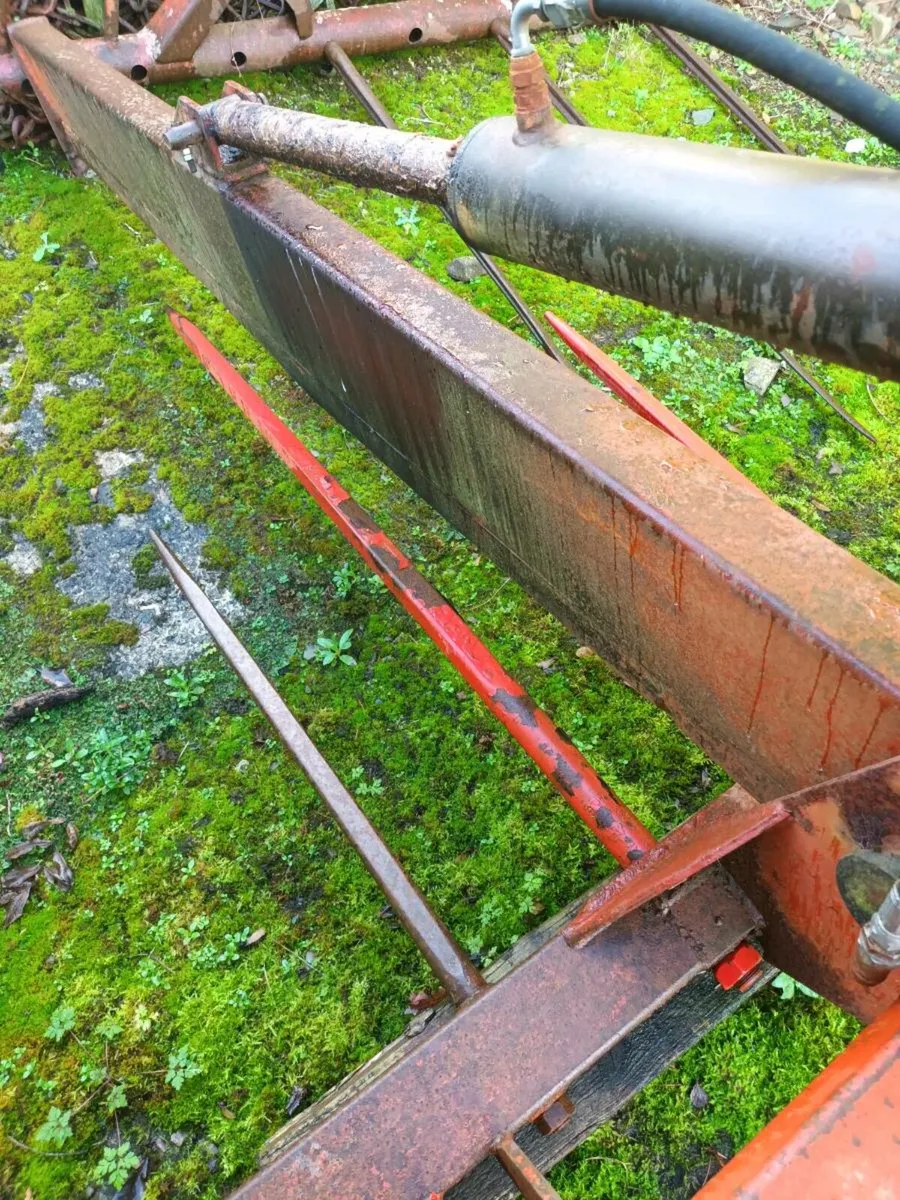 Bale splitter - Image 1