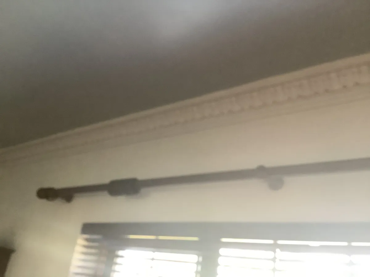 Timber curtain pole mahogany 8 ft - Image 2