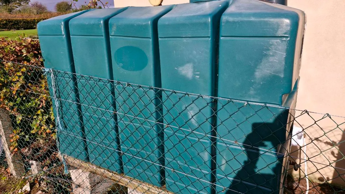 Oil tank - Image 1