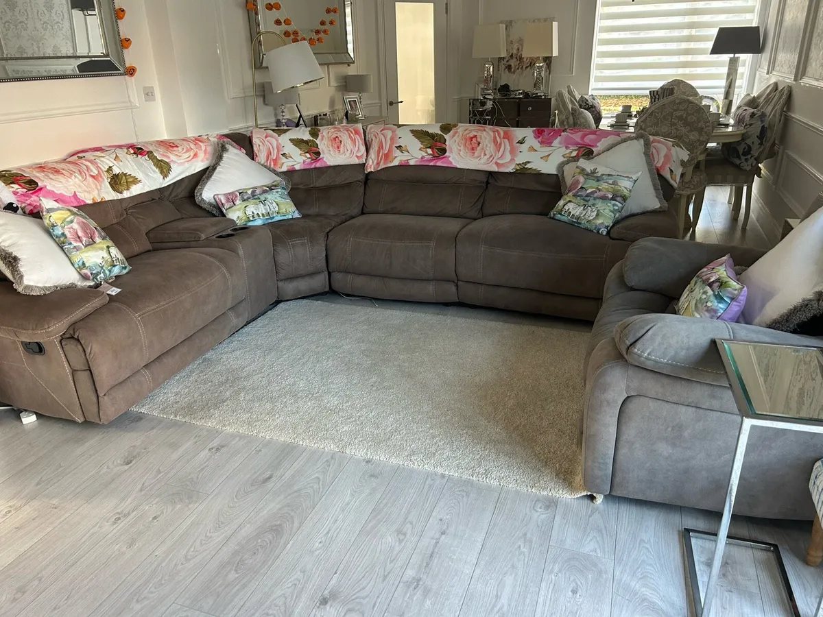 Corner sofa - Image 1