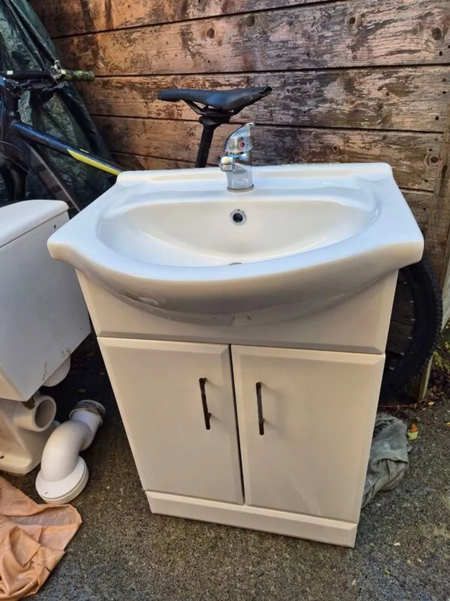 bathroom sink - Image 1