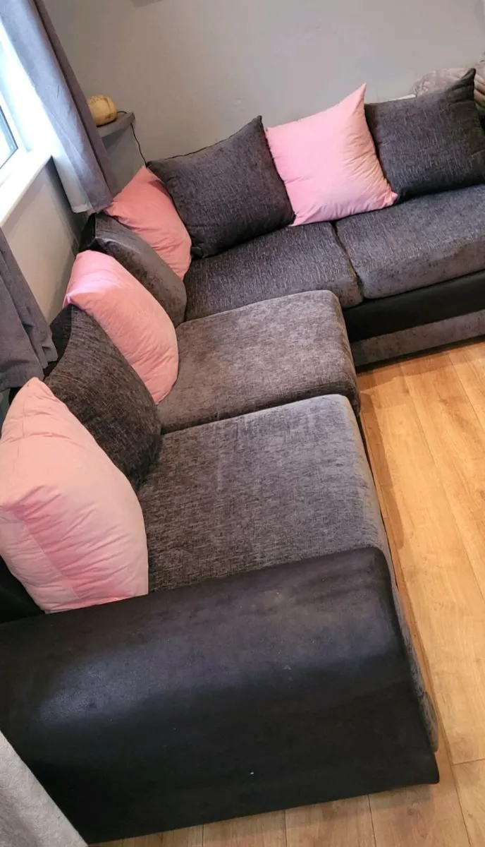 Cornor sofa - Image 2