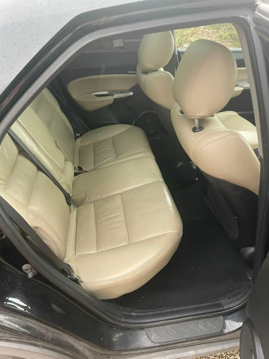 Honda Civic 2008 - Image 2