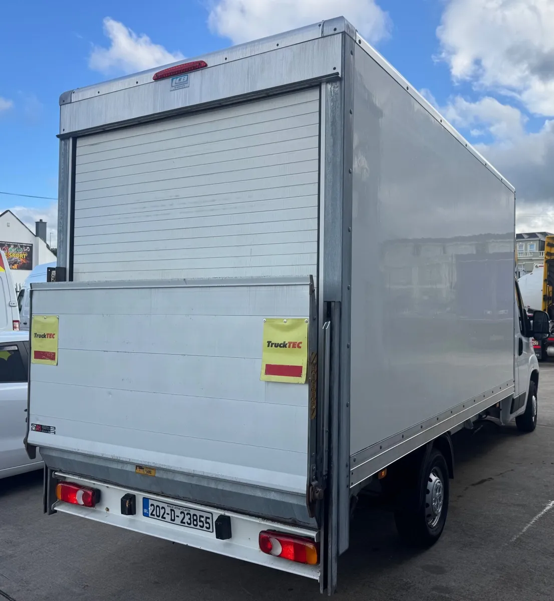 Peugeot Boxer 2020 Luton with tail lift - Image 2