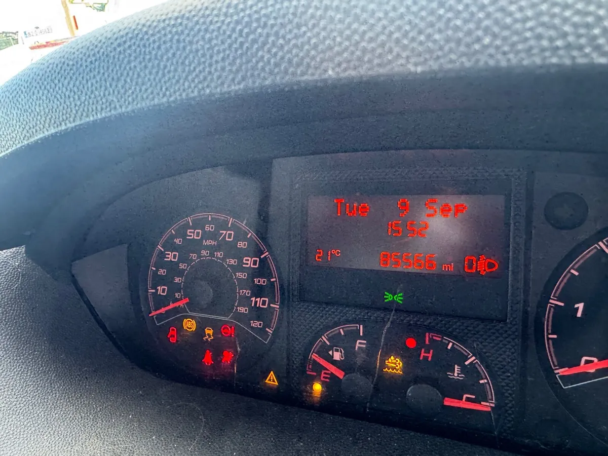 Peugeot Boxer 2020 Luton with tail lift - Image 3