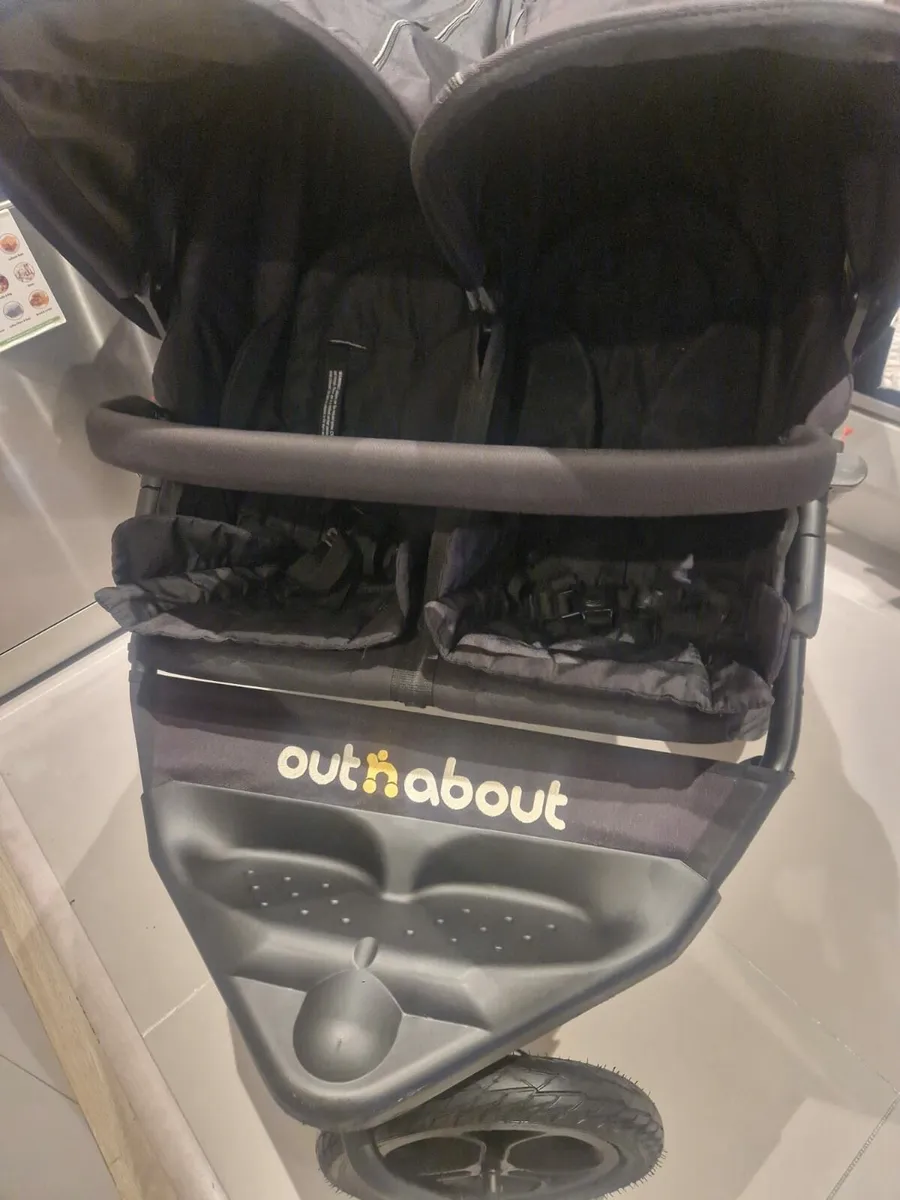 Out N About Stroller Double. SPOTLESS - Image 3