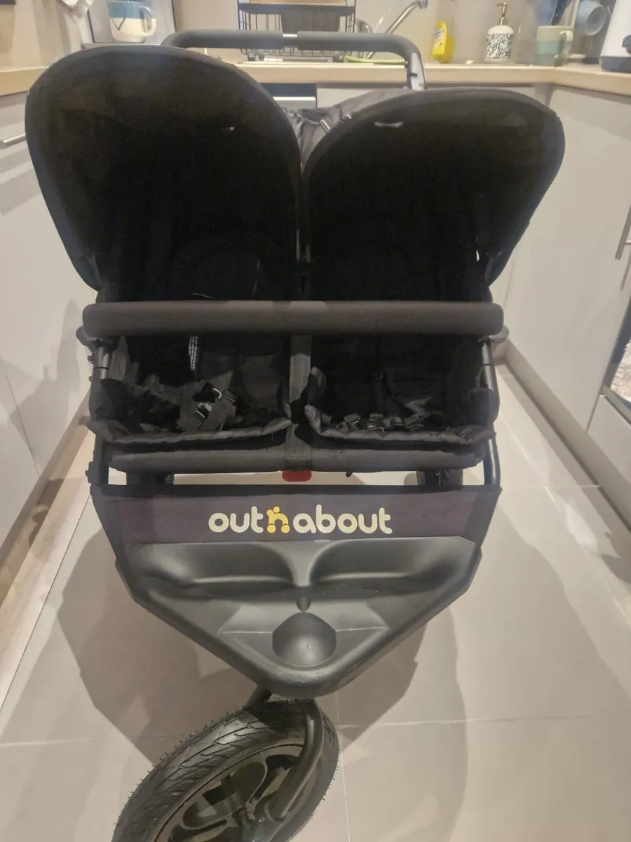 Out N About Stroller Double. SPOTLESS - Image 4