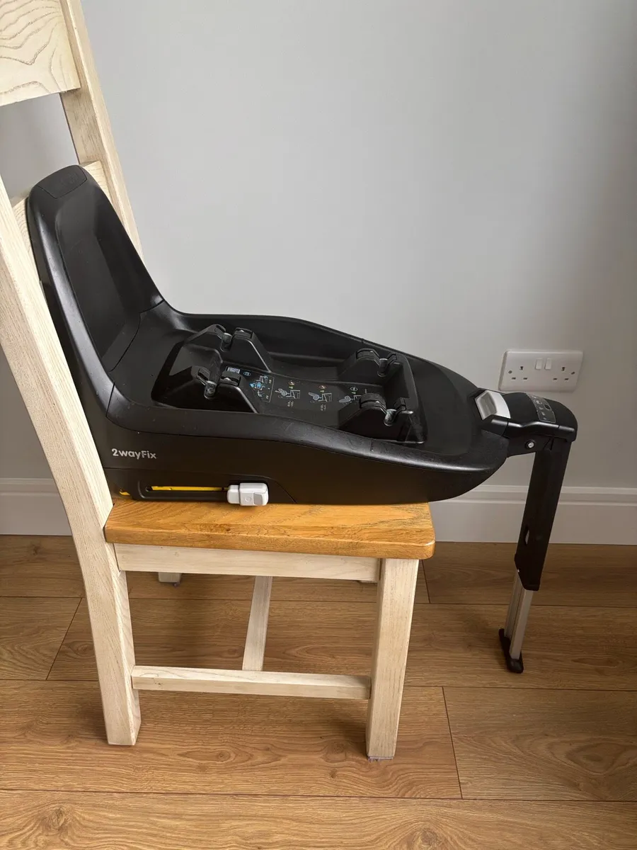 Maxi-cosi infant car seat & Isofix base - Image 4