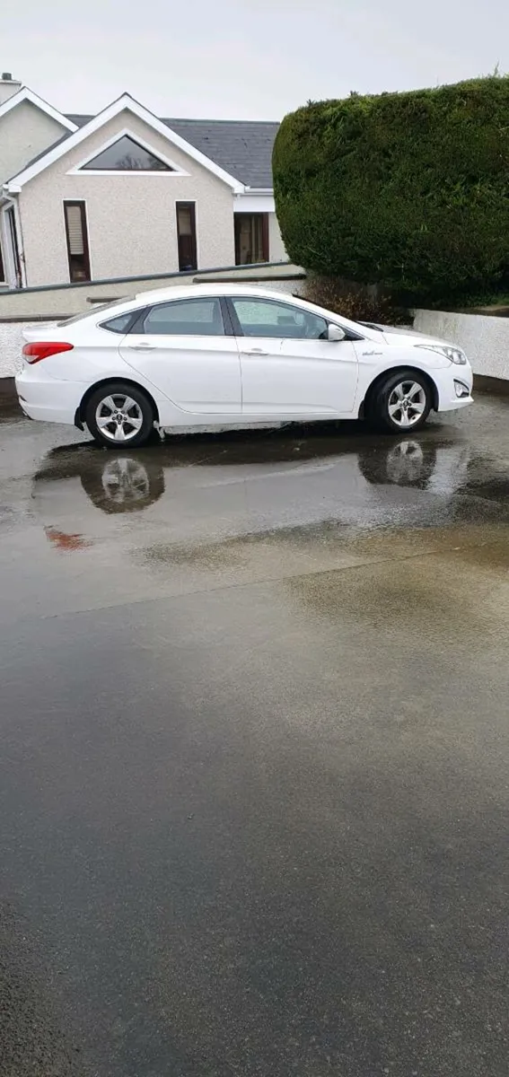 Hyundai  I 40 - Image 1