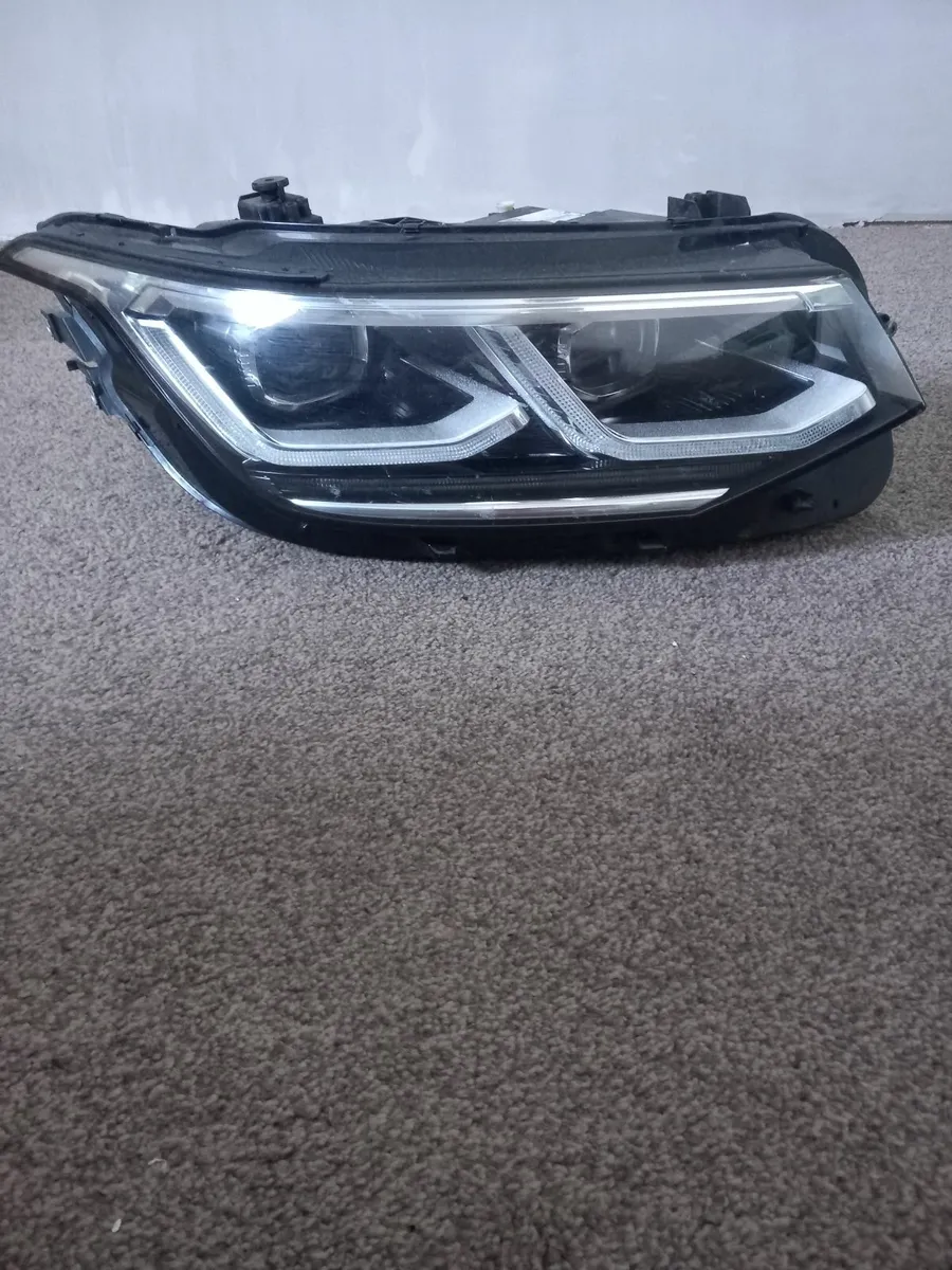 VW Tiguan Headlight - Image 1