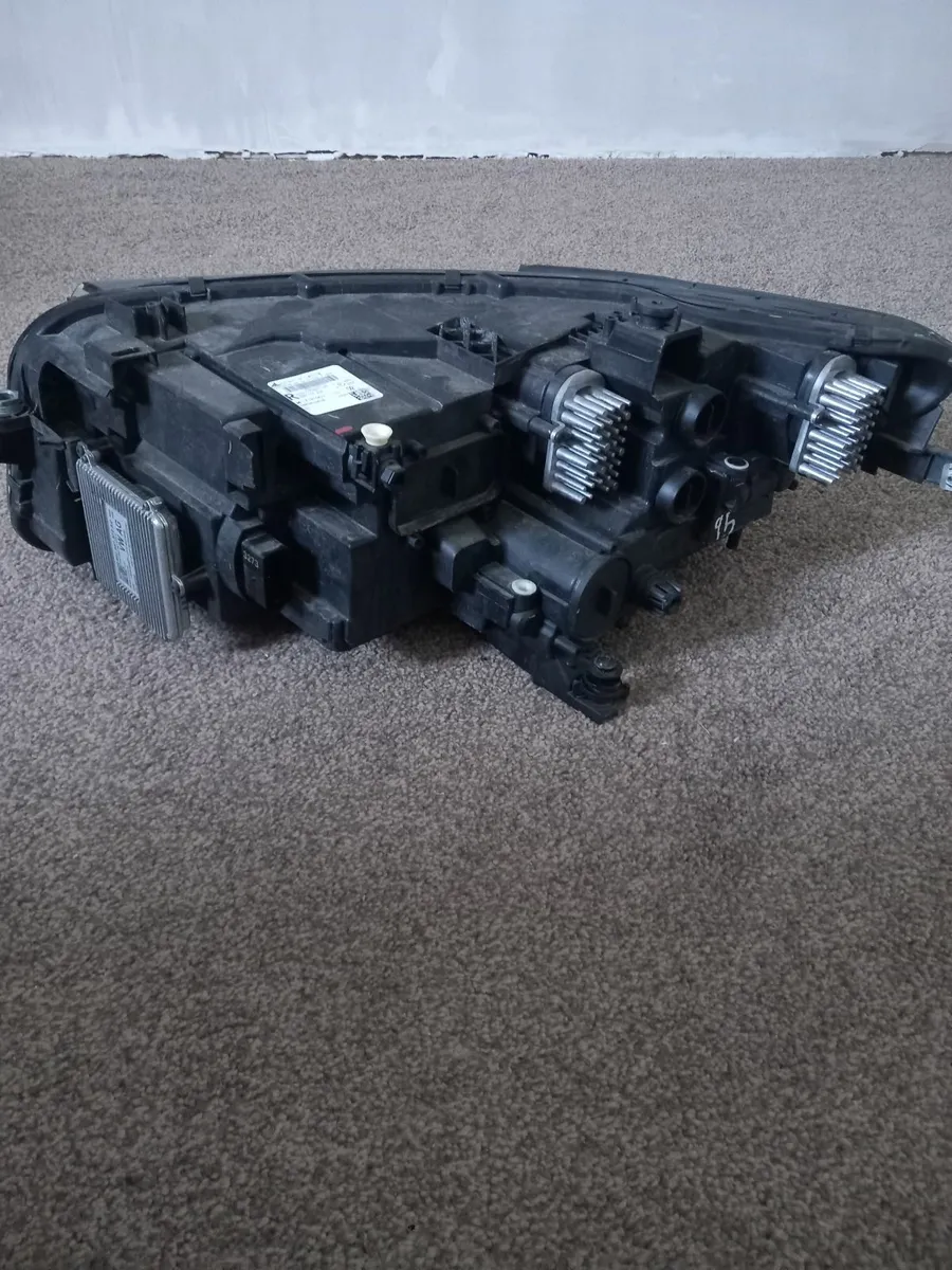 VW Tiguan Headlight - Image 3