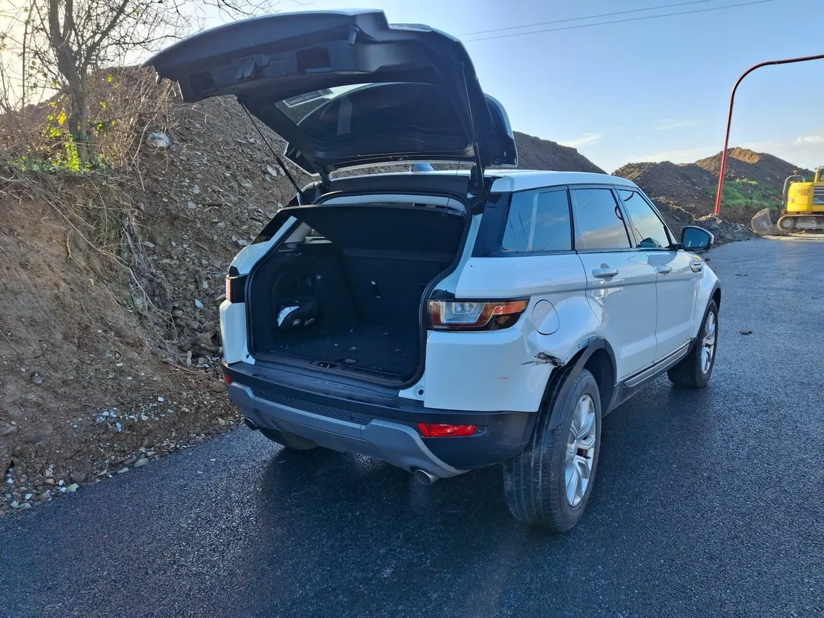 Range Rover Evoque 2018 light damage - Image 3