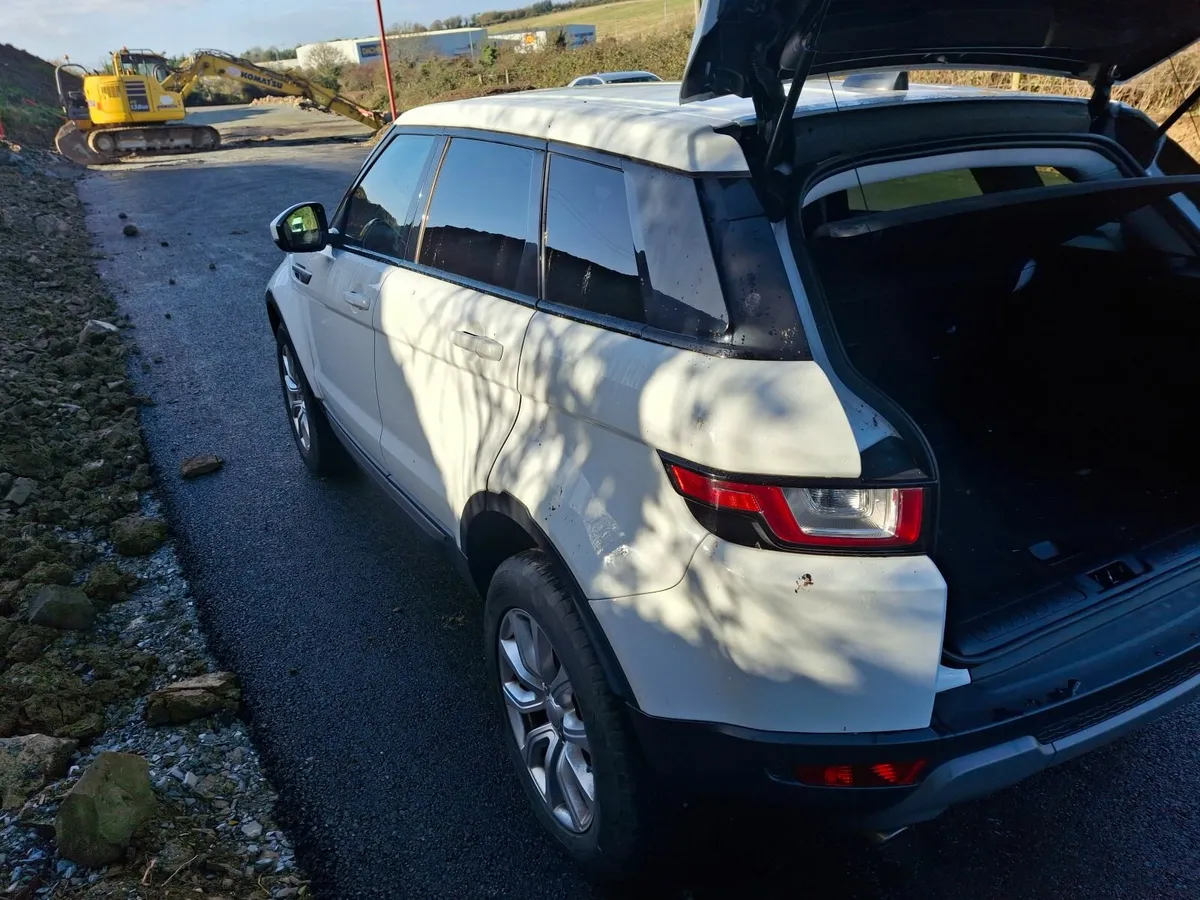 Range Rover Evoque 2018 light damage - Image 4