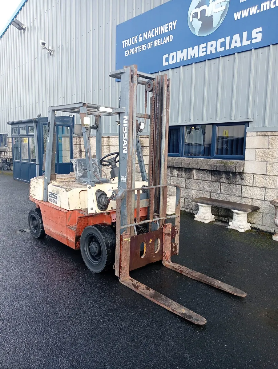 For Sale: 2.5 Nissan Forklift - Image 2