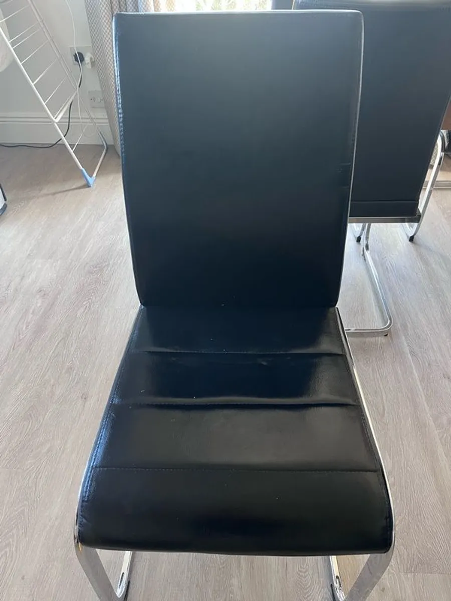 Wooden table and 4 black leather chairs - Image 4