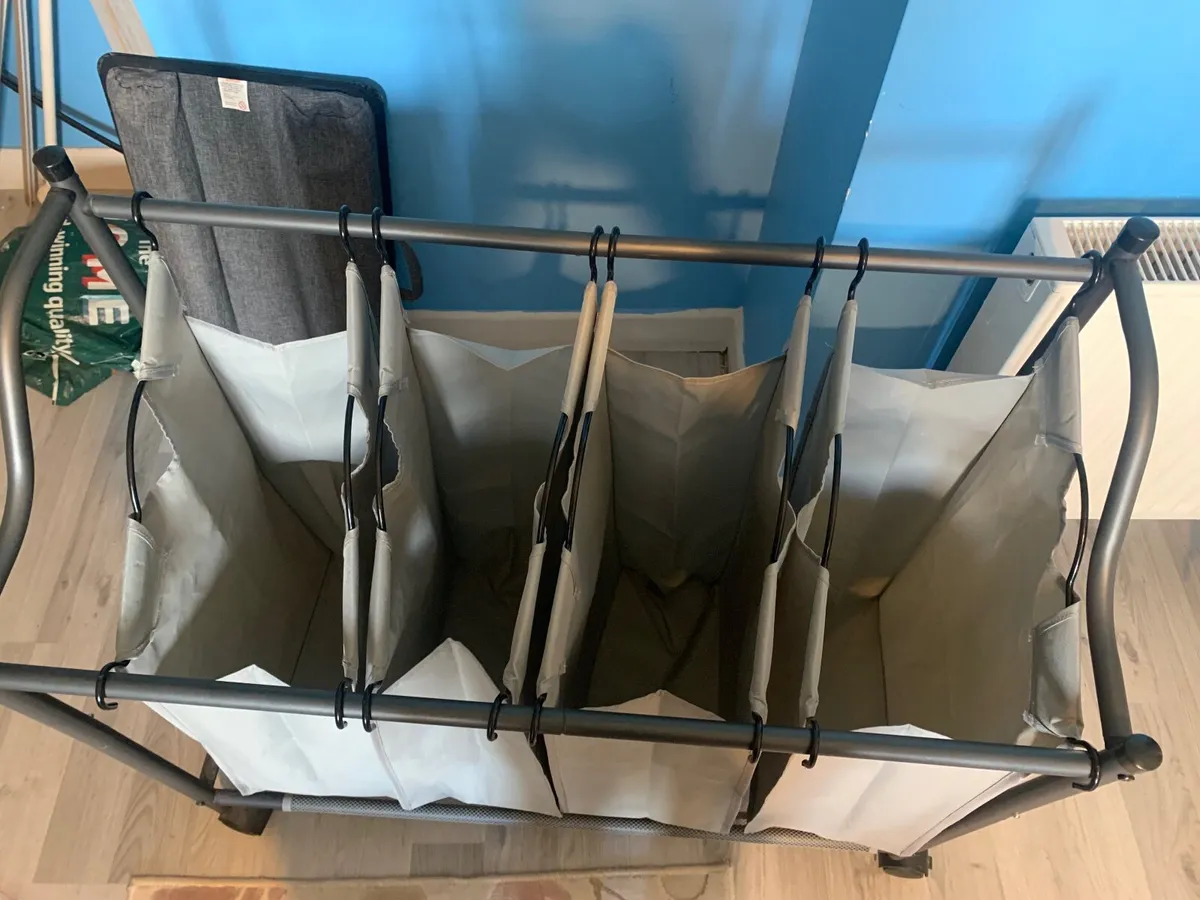 Laundry basket - Image 1