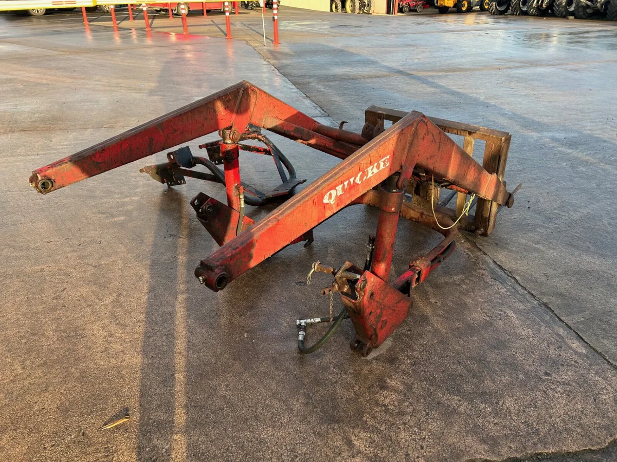 Quicke Loader To Suit MF 565 / 575 / 590 - Image 4
