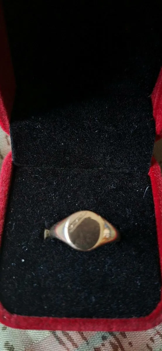 9ct Gold Ring - Image 1