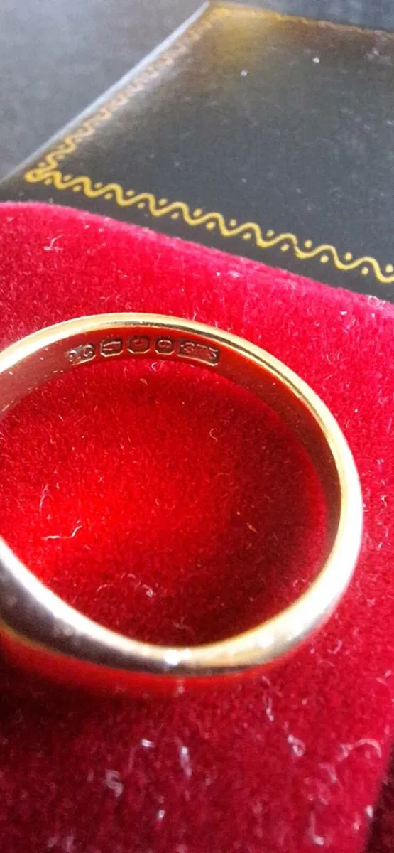 9ct Gold Ring - Image 2