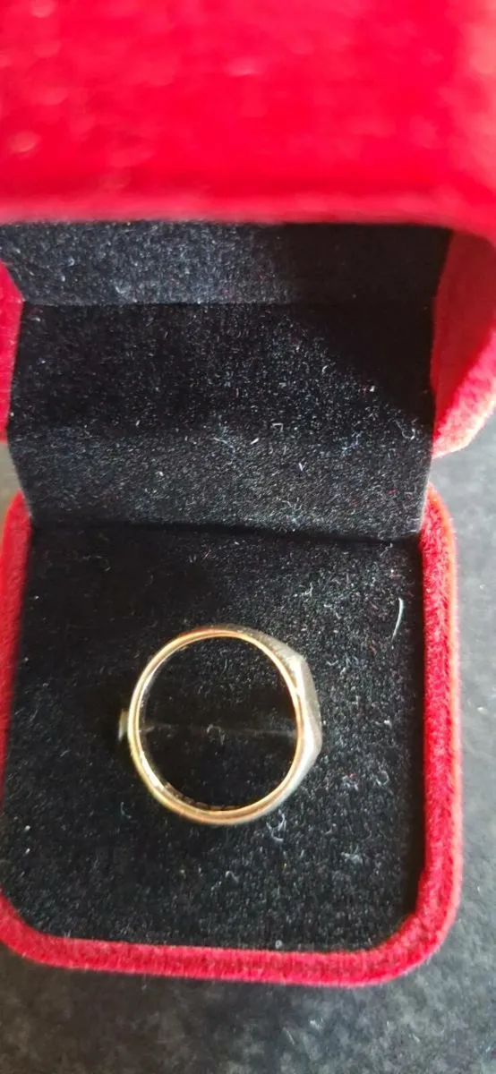 9ct Gold Ring - Image 3