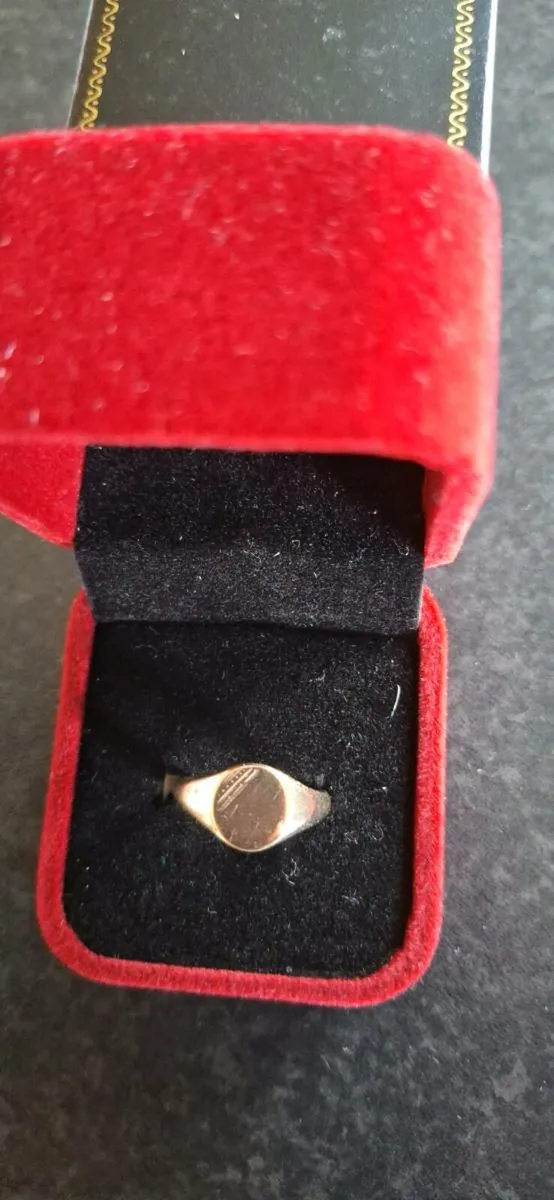 9ct Gold Ring - Image 4