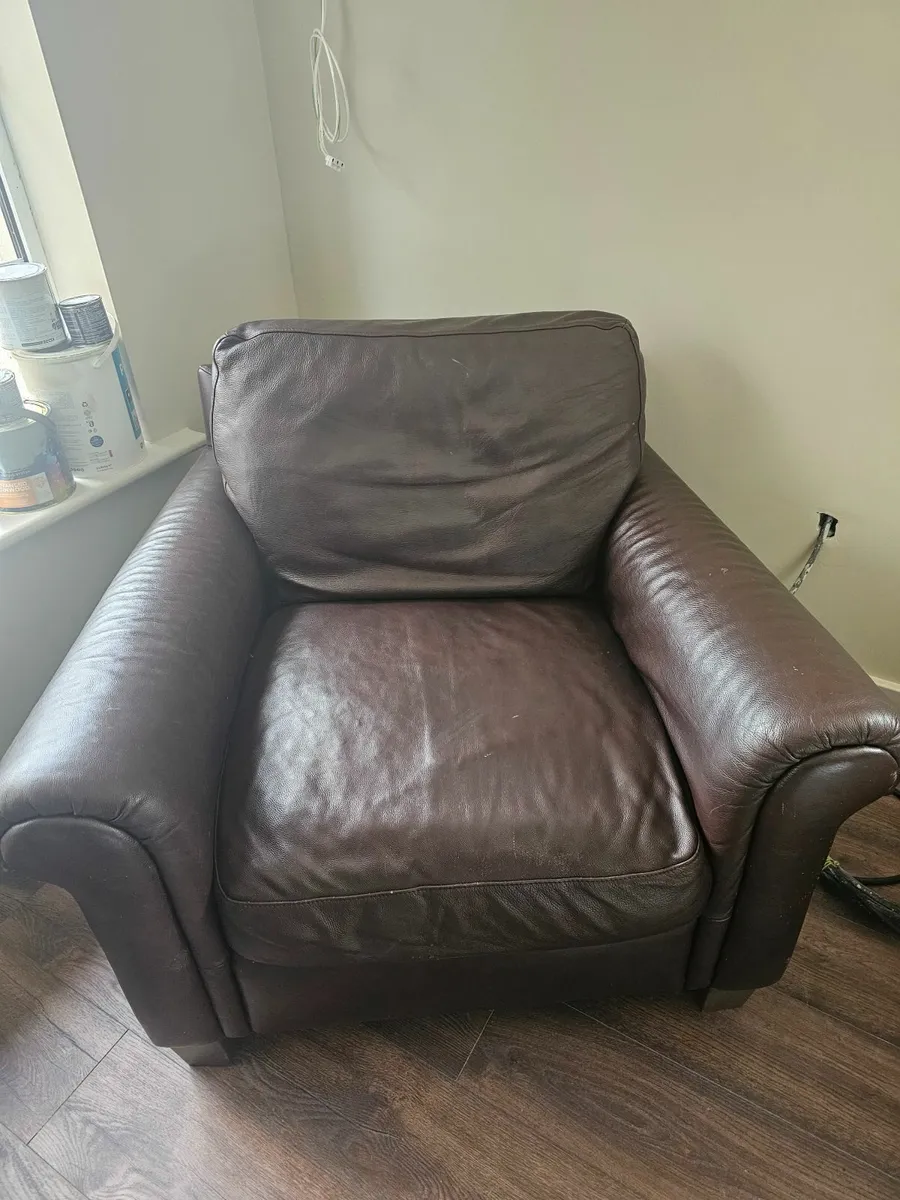 Beautiful Natuzzi 3-Piece Genuine Leather Sofa Set - Image 2