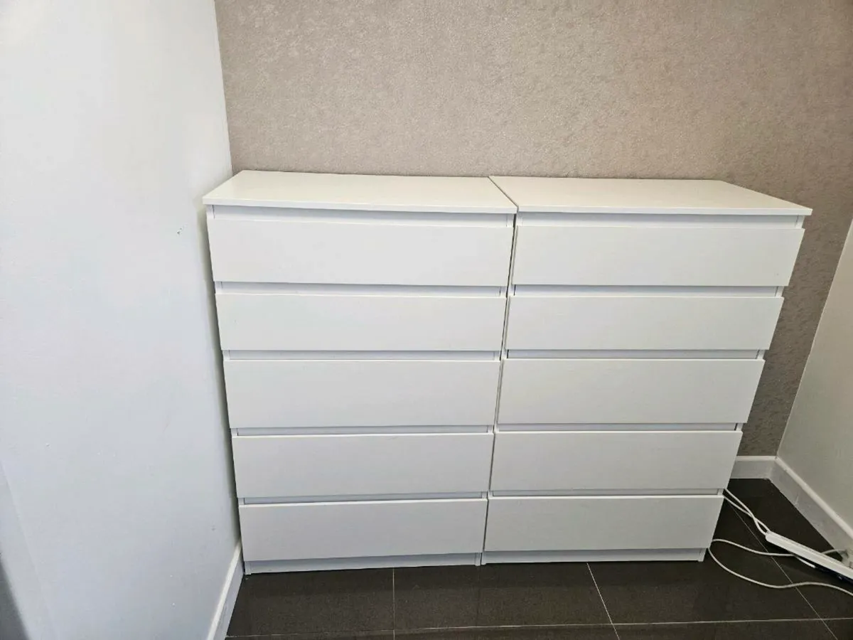 White drawers - Image 1
