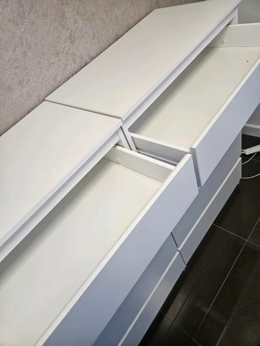 White drawers - Image 2