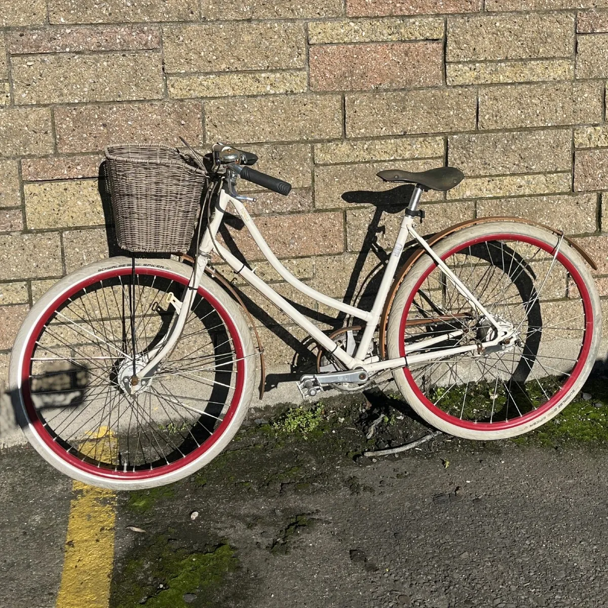 Cool Roetz Dutch Ladies Bike - Image 1