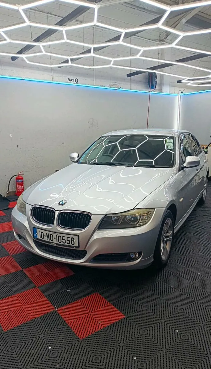 BMW 316D 2010 - Image 2