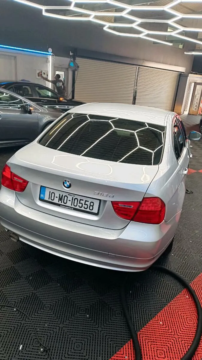 BMW 316D 2010 - Image 4