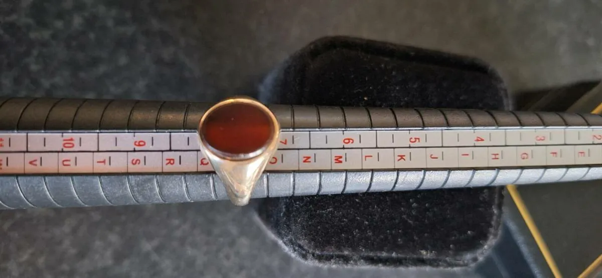 9ct Gold Gents Ring - Image 1