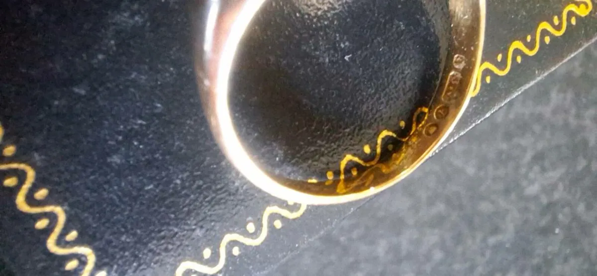 9ct Gold Gents Ring - Image 2