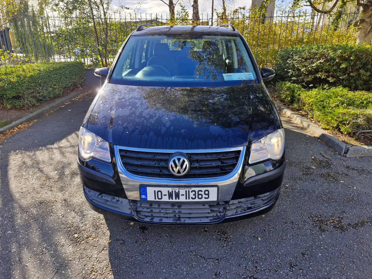 Volkswagen Touran 2010 - Image 2