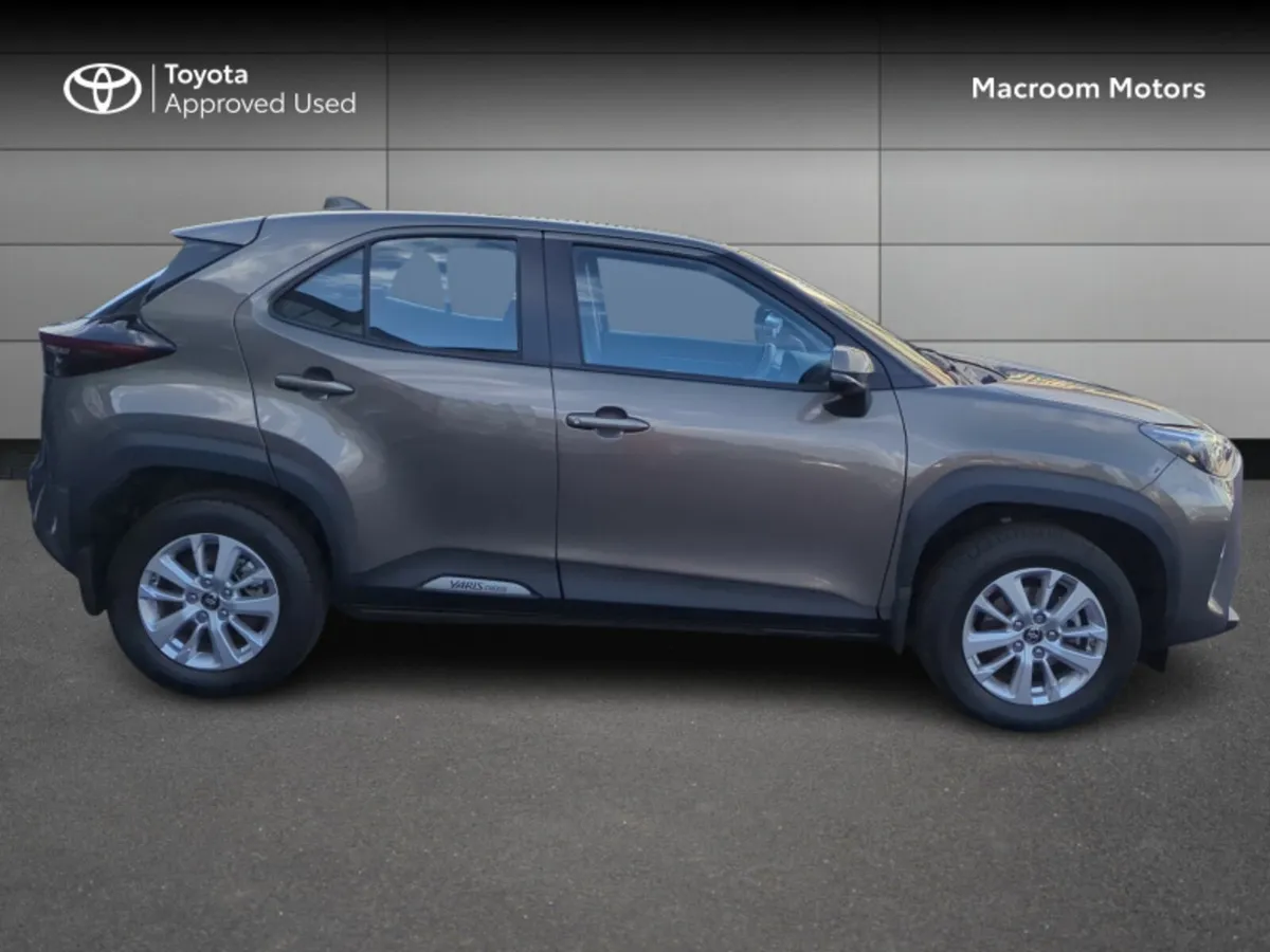 Toyota Yaris Cross YARIS CROSS LUNA - Image 3