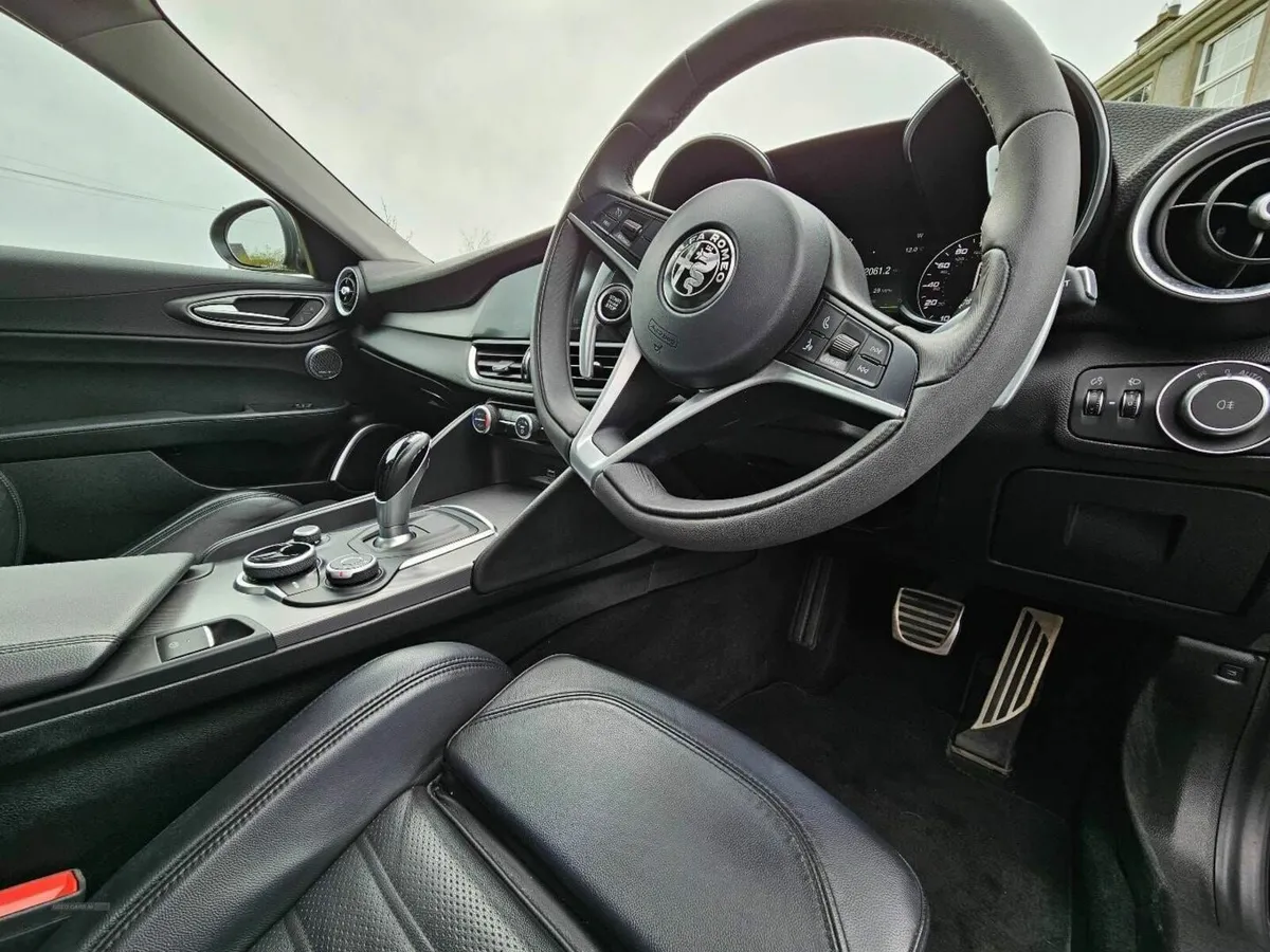 Alfa Romeo Giulia 2018 - Image 2