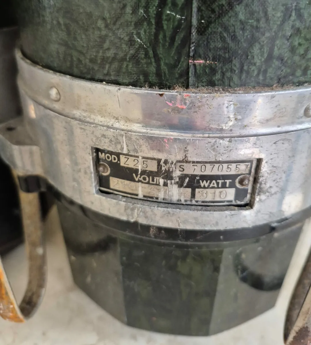 Vintage Electrolux Vacuum 1921 with ORGINAL WOODEN - Image 4