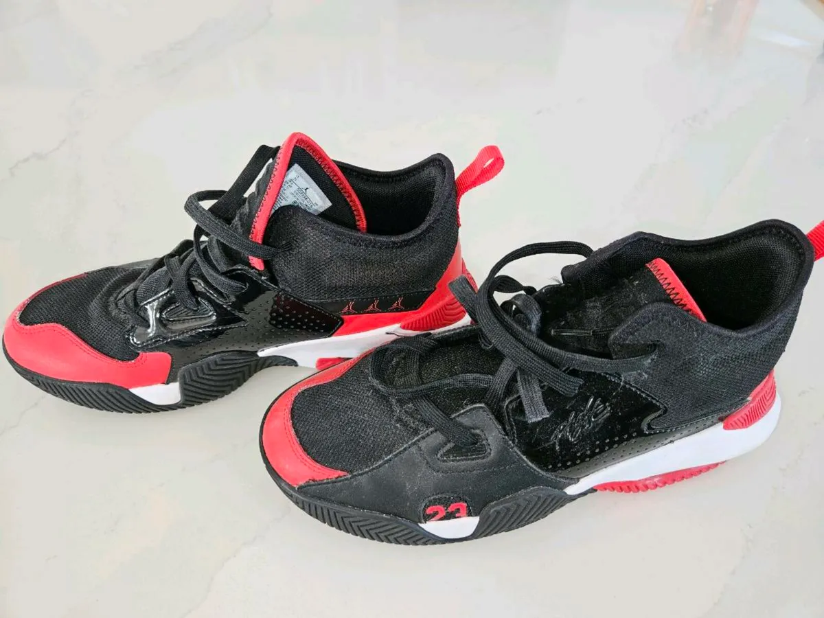 Air Jordan Basketball Shoes UK6 - Image 1