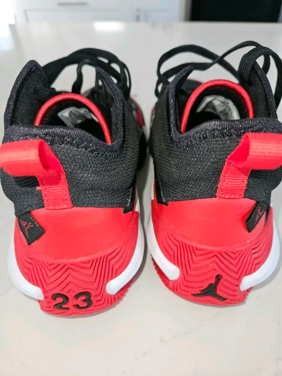 Air Jordan Basketball Shoes UK6 - Image 4