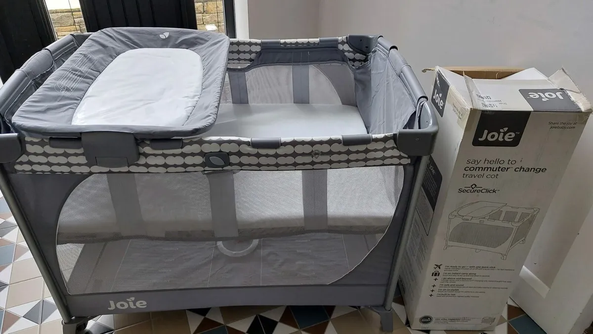 Travel cot - Image 1