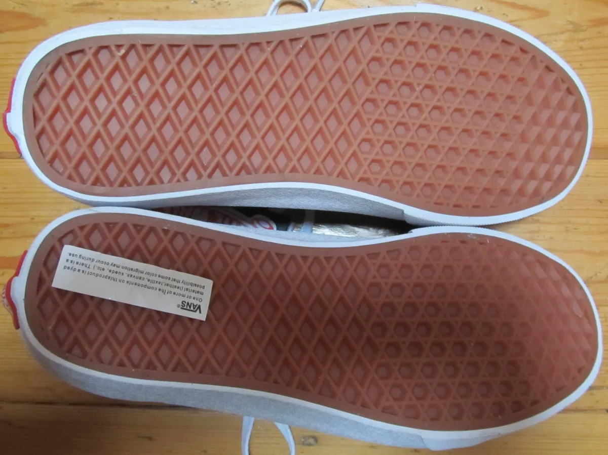 As NEW>>>> Vans Canvas Sneakers Size 8 >>>>>As NEW - Image 4