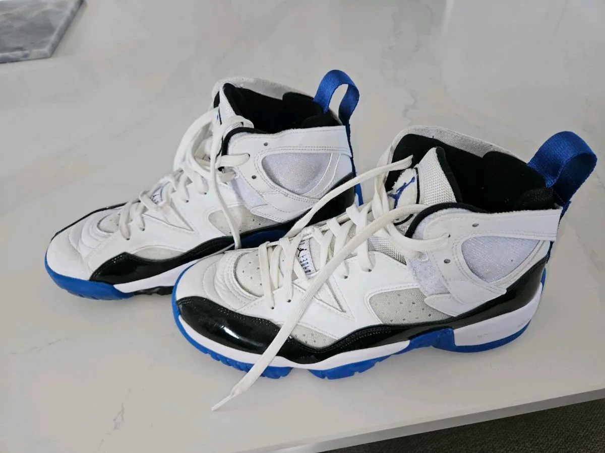 Air Jordan Basketball Shoes UK7.5 - Image 1