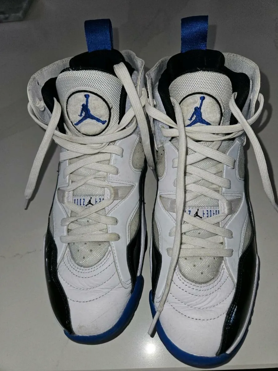 Air Jordan Basketball Shoes UK7.5 - Image 2
