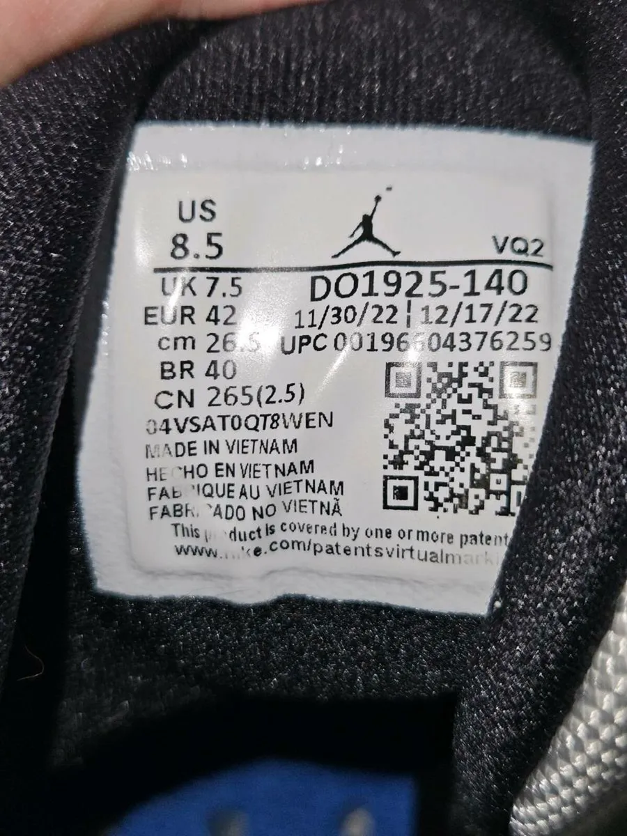 Air Jordan Basketball Shoes UK7.5 - Image 3