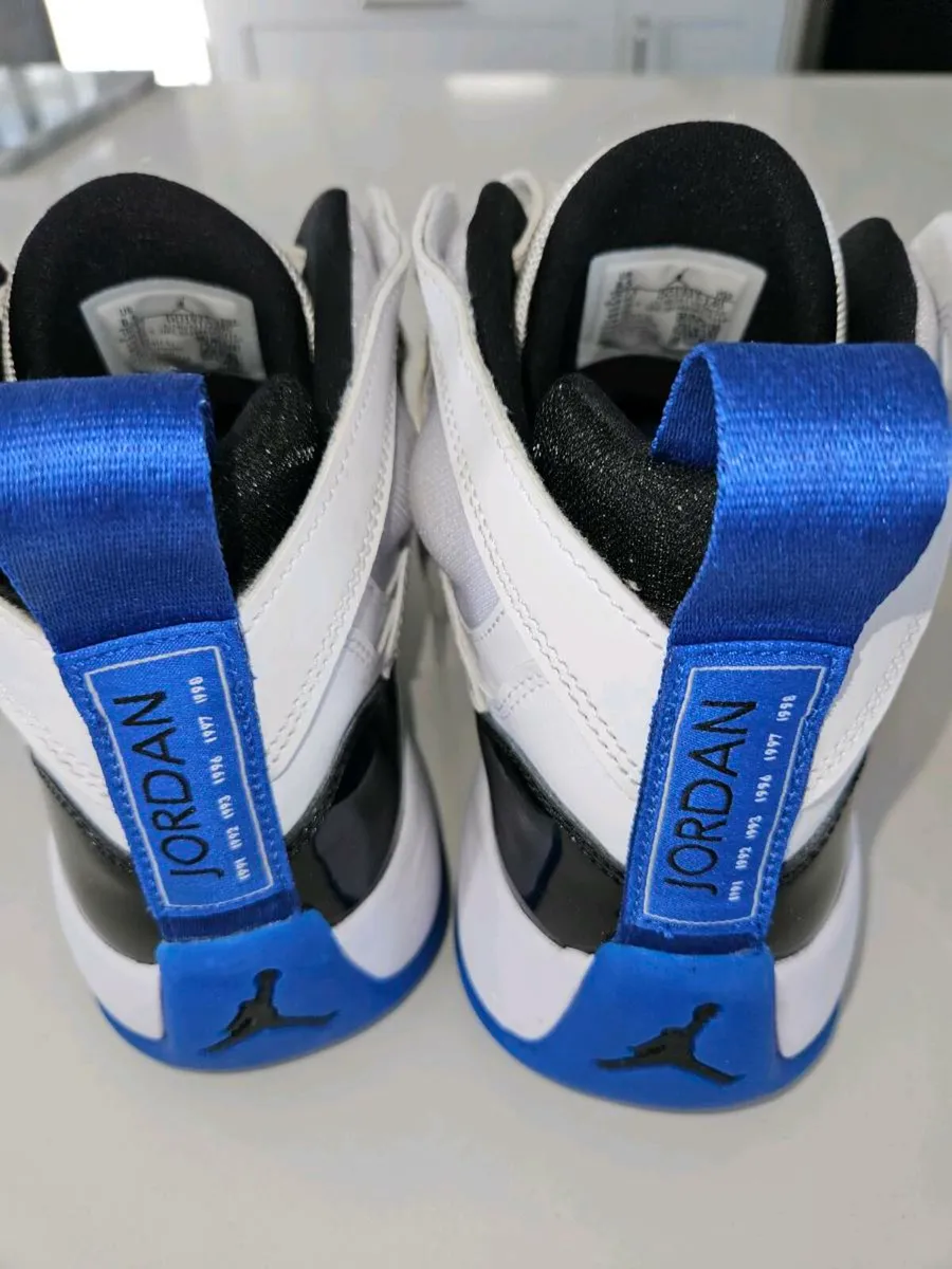 Air Jordan Basketball Shoes UK7.5 - Image 4