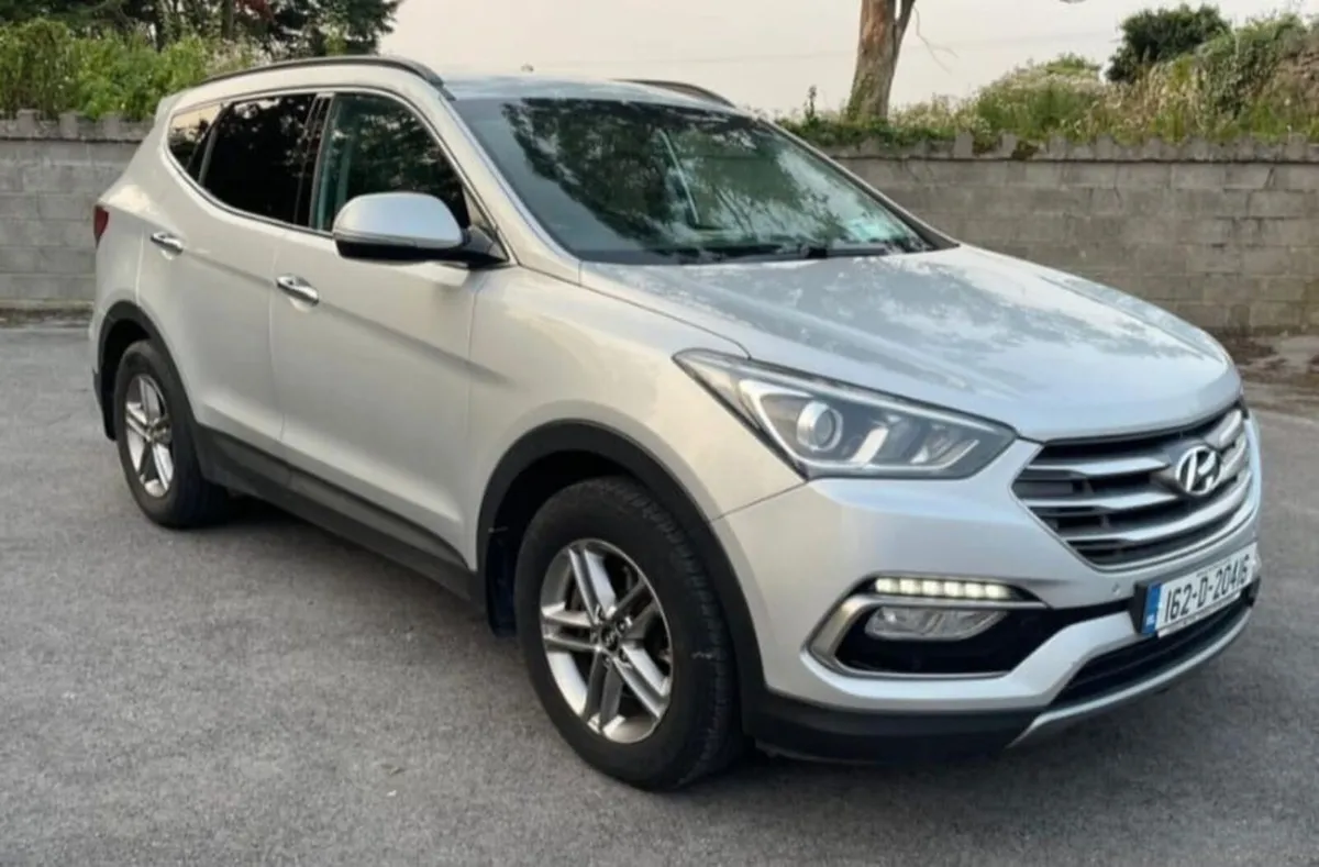 2016 Hyundai Santa Fe 7 seater 4x4 - Image 1