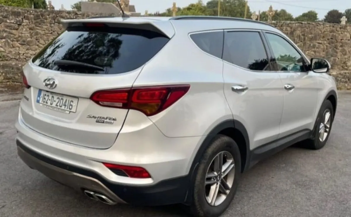 2016 Hyundai Santa Fe 7 seater 4x4 - Image 4