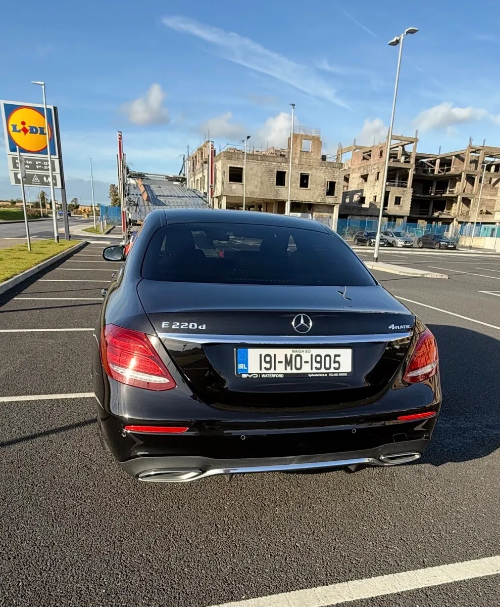 *Price drop* 2019 Mercedes E220d AMG line 4Matic - Image 4