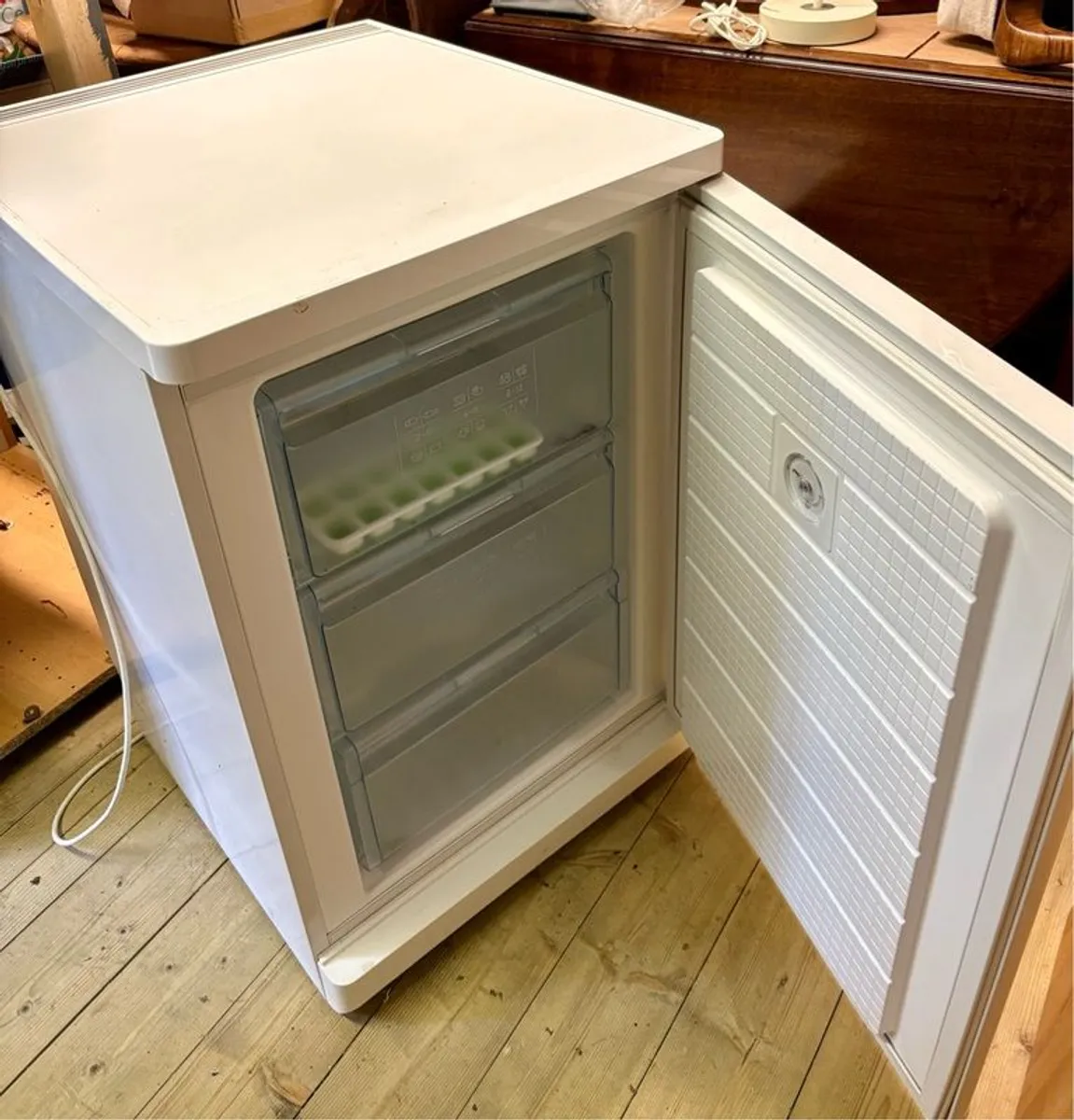 Bosch under counter freezer - Image 1