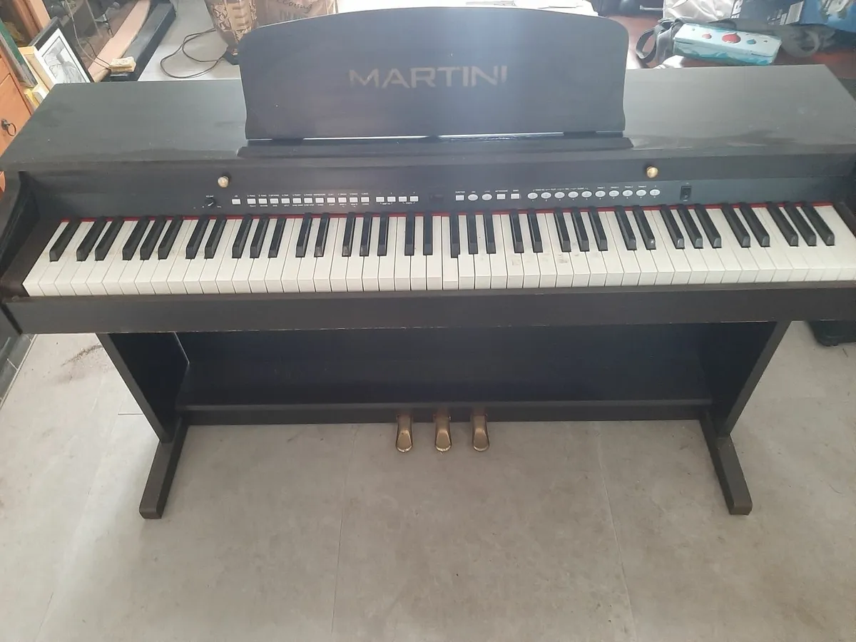 Martini   Piano keyboard   .   NOTE ; read ad - Image 1